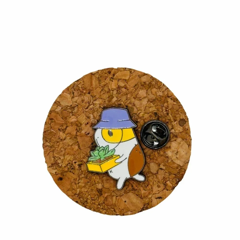 ✨Cuy Andes Guinea Pig Pet Succulent Gardener Animal Enamel Pin With Hat Plant - Picture 2 of 6